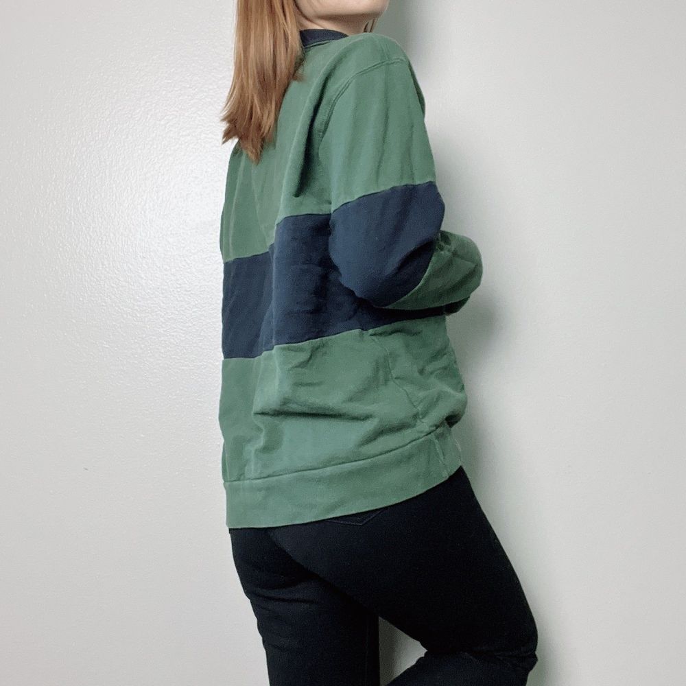 Brandy melville green and blue strip sweatshirt - Picture 2 of 3